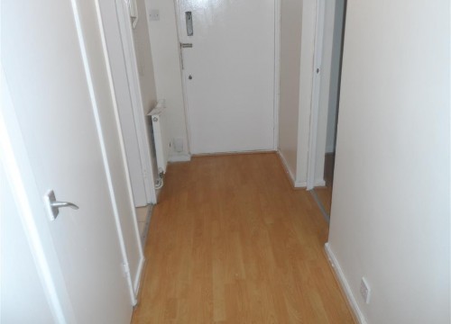 One bedroom flat close to Mitcham Eastfield station