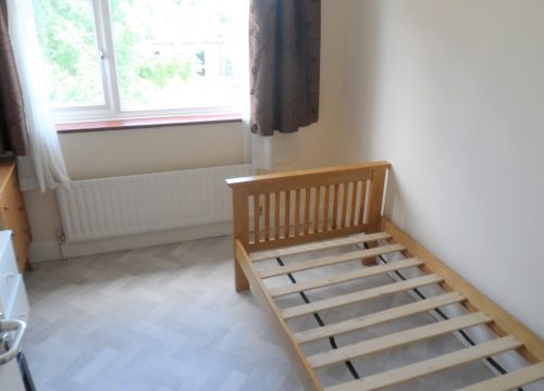 5 Bedroom House For sale in Raynes Park